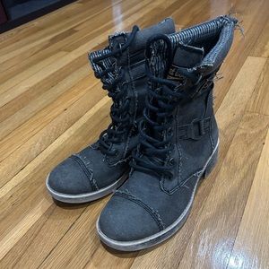 Rocket dog canvas combat boot